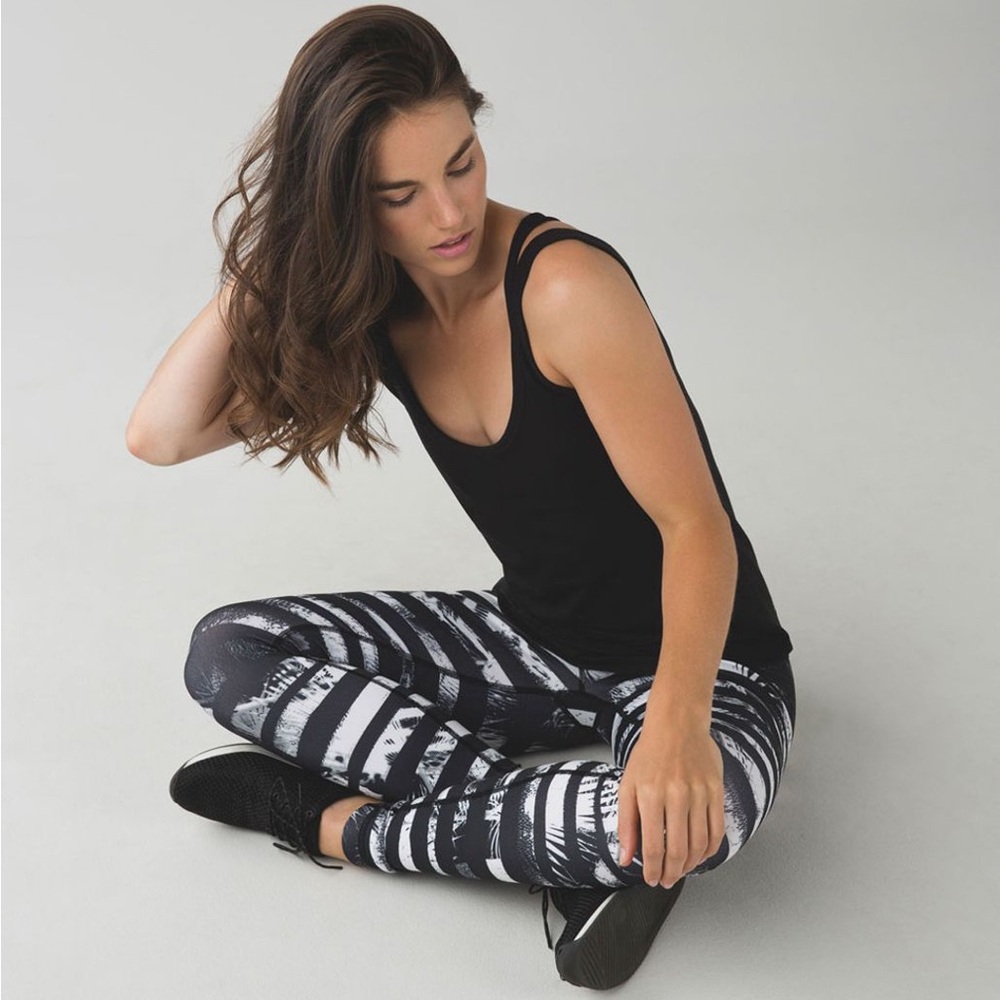 Lululemon Wunder Under Cropped Pant (Roll Down) in Shady Palms Black White